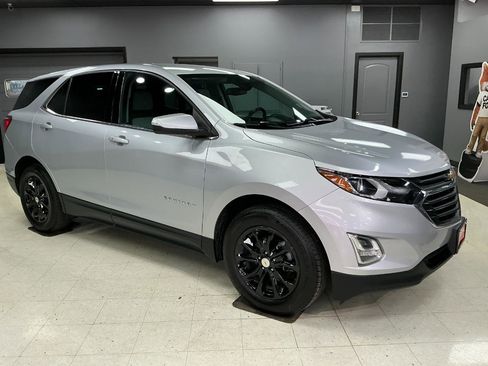 Used 2019 Chevrolet Equinox LT image 2