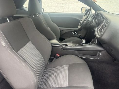 Used 2022 Dodge Challenger GT image 18