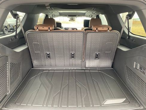 New 2026 Chevrolet Suburban High Country image 35