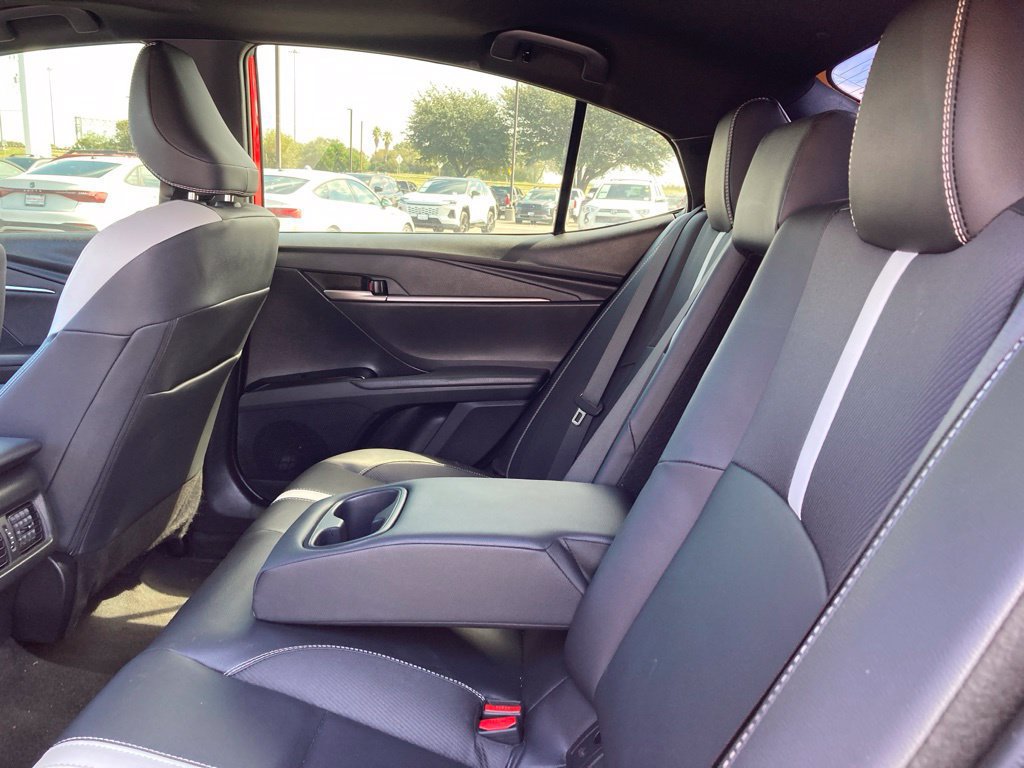 Used 2026 Toyota Camry SE w/ Convenience Package FWD image 11
