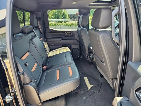 Used 2025 GMC Sierra 1500 AT4 w/ AT4 Preferred Package AWD/4WD image 12