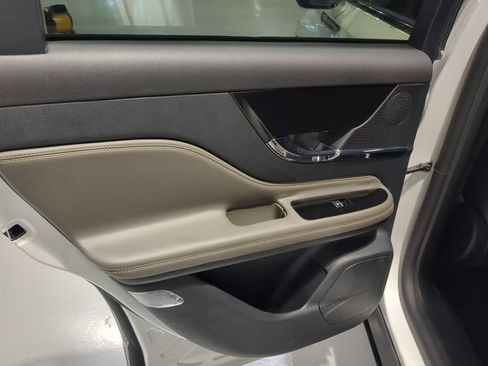 Used 2025 Lincoln Corsair AWD w/ Equipment Group 101A image 13