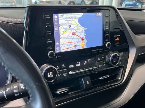 Used 2022 Toyota Highlander XLE AWD/4WD image 26