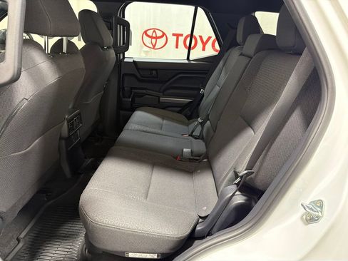 Used 2025 Toyota 4Runner SR5 AWD/4WD image 19
