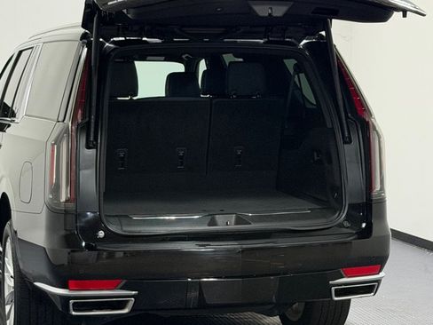 Used 2023 Cadillac Escalade ESV Luxury AWD/4WD image 13