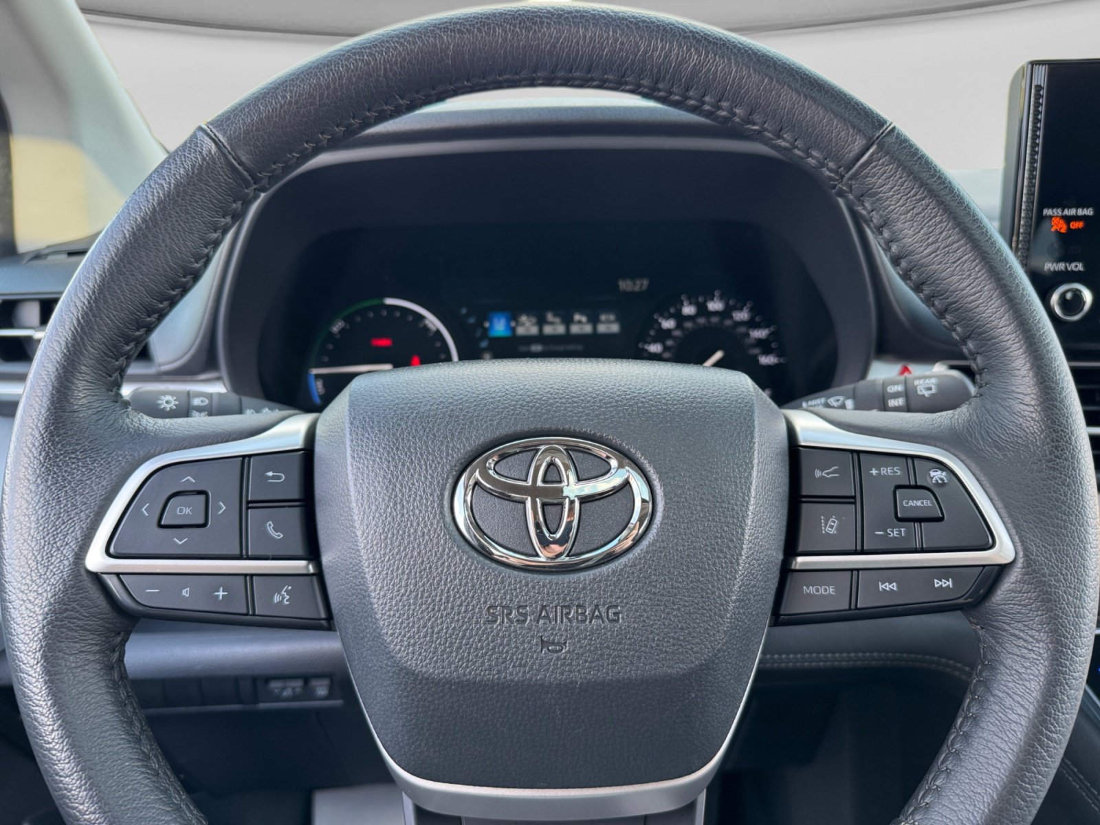 Used 2025 Toyota Sienna XLE AWD/4WD image 20