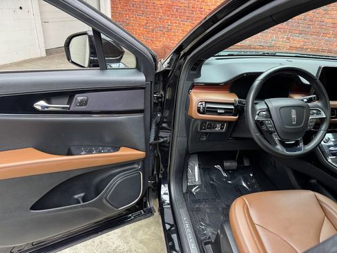 Used 2023 Lincoln Nautilus Reserve AWD/4WD image 8