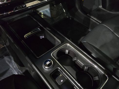 New 2025 Lincoln Corsair Reserve w/ Equipment Group 202A image 29