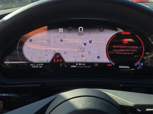 Used 2025 Porsche Cayenne image 32