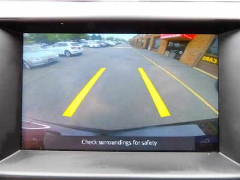 Used 2017 Land Rover Discovery SE image 27