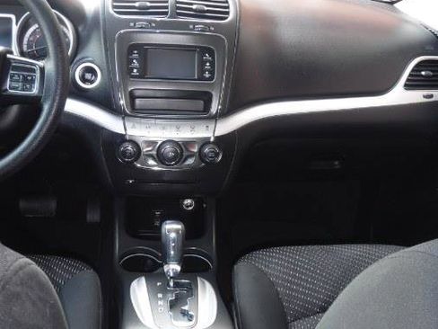 Used 2017 Dodge Journey SE image 7