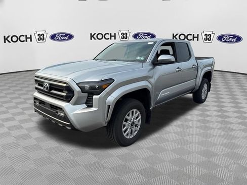 Used 2025 Toyota Tacoma SR5 AWD/4WD image 3