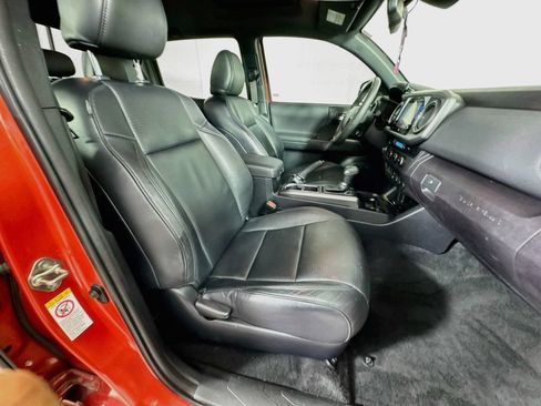 Used 2018 Toyota Tacoma TRD Off-Road w/ TRD Premium Off Road Package RWD image 34