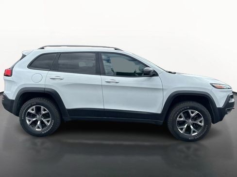 Used 2016 Jeep Cherokee Trailhawk w/ Leather Interior Group AWD/4WD image 2