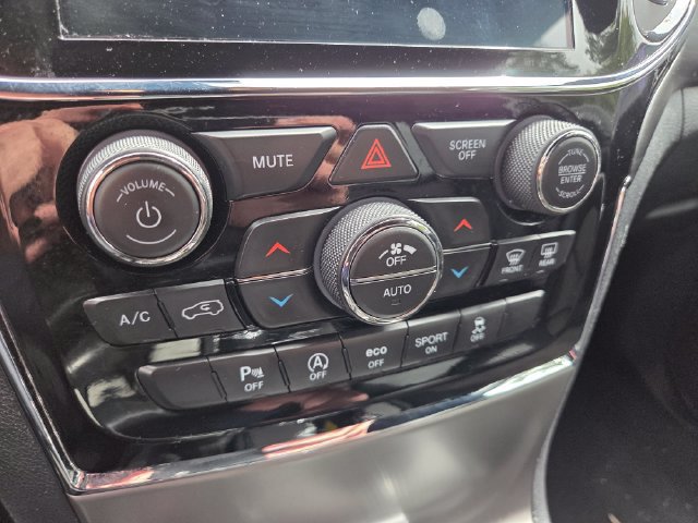 Used 2020 Jeep Grand Cherokee Altitude AWD/4WD image 17