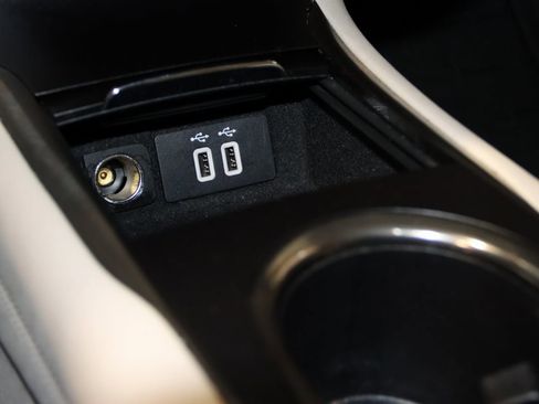 Used 2017 Lincoln MKC Select w/ Lincoln MKC Climate Package image 19