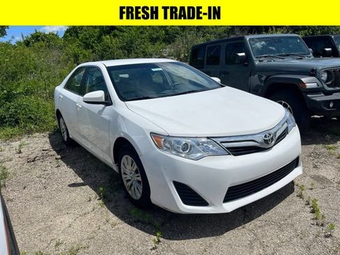Used 2012 Toyota Camry LE FWD image 1
