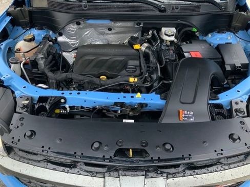 Used 2024 Chevrolet Trax RS w/ Sunroof Package image 12