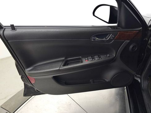 Used 2011 Chevrolet Impala LS FWD image 11