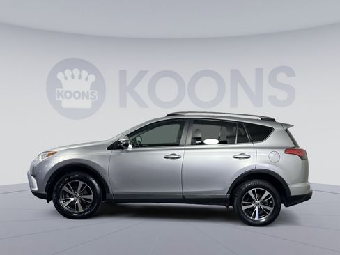 Used 2018 Toyota RAV4 XLE image 2