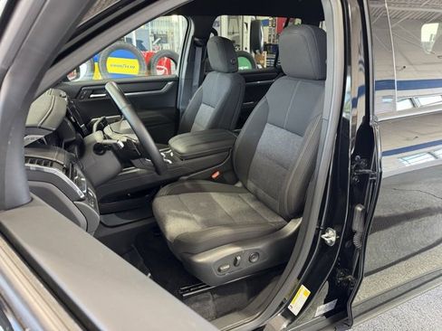 Used 2025 GMC Acadia Elevation image 25