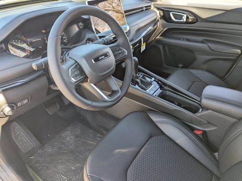 New 2026 Jeep Compass Latitude image 13