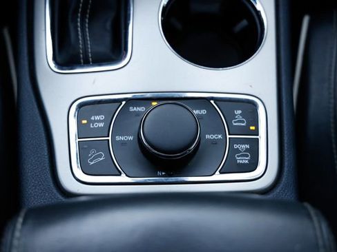 Used 2017 Jeep Grand Cherokee Overland w/ Jeep Active Safety Group image 46