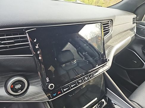 Used 2024 Jeep Wagoneer L Series III w/ Flexible Seating Group image 23