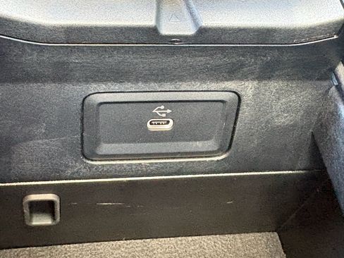 Used 2025 Mercedes-Benz E 350 Sedan image 26