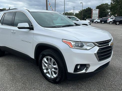 Used 2019 Chevrolet Traverse LT image 3