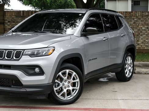 Used 2023 Jeep Compass Latitude AWD/4WD image 13