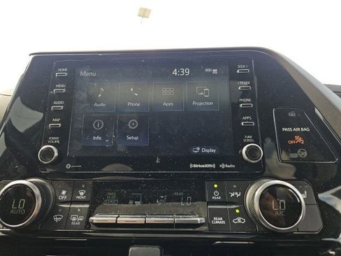 Used 2022 Toyota Highlander XLE FWD image 53