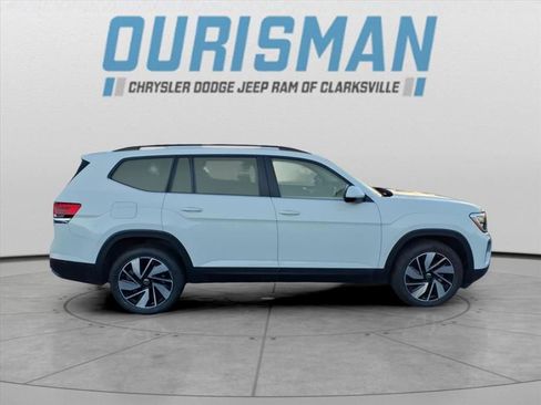 Used 2024 Volkswagen Atlas SE image 2