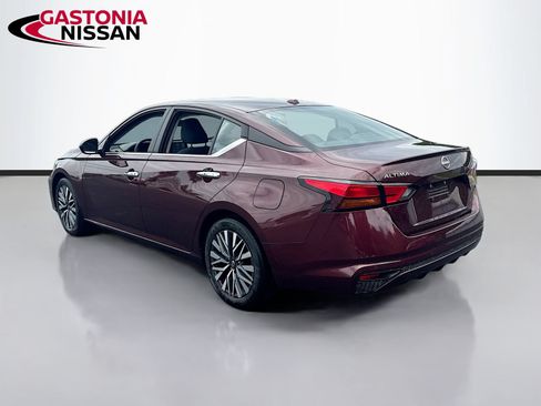 Used 2025 Nissan Altima 2.5 SV FWD image 6