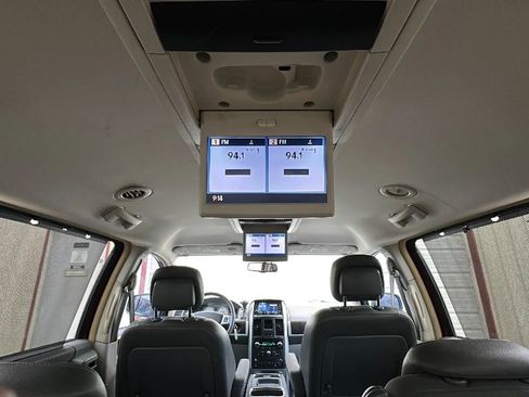 Used 2010 Dodge Grand Caravan SXT image 28