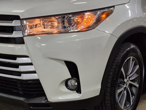 Used 2019 Toyota Highlander XLE FWD image 14