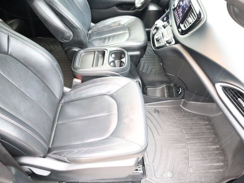 Used 2020 Chrysler Pacifica Touring-L AWD/4WD image 48