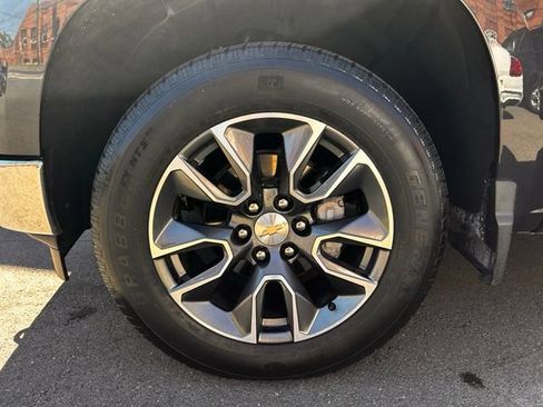 Used 2024 Chevrolet Silverado 1500 LT AWD/4WD image 32