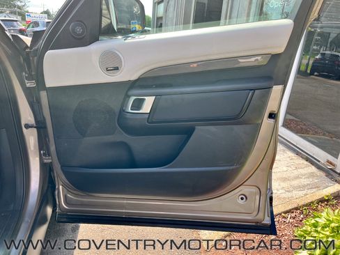 Used 2023 Land Rover Discovery Metropolitan Edition AWD/4WD image 43