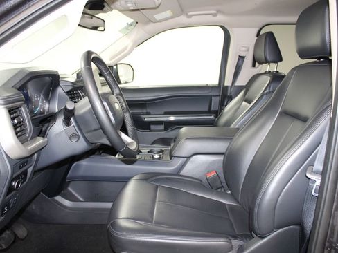 Used 2024 Ford Expedition Max XLT image 18