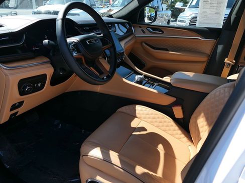 Used 2025 Jeep Grand Cherokee Summit w/ Adv Protech Group IV AWD/4WD image 11