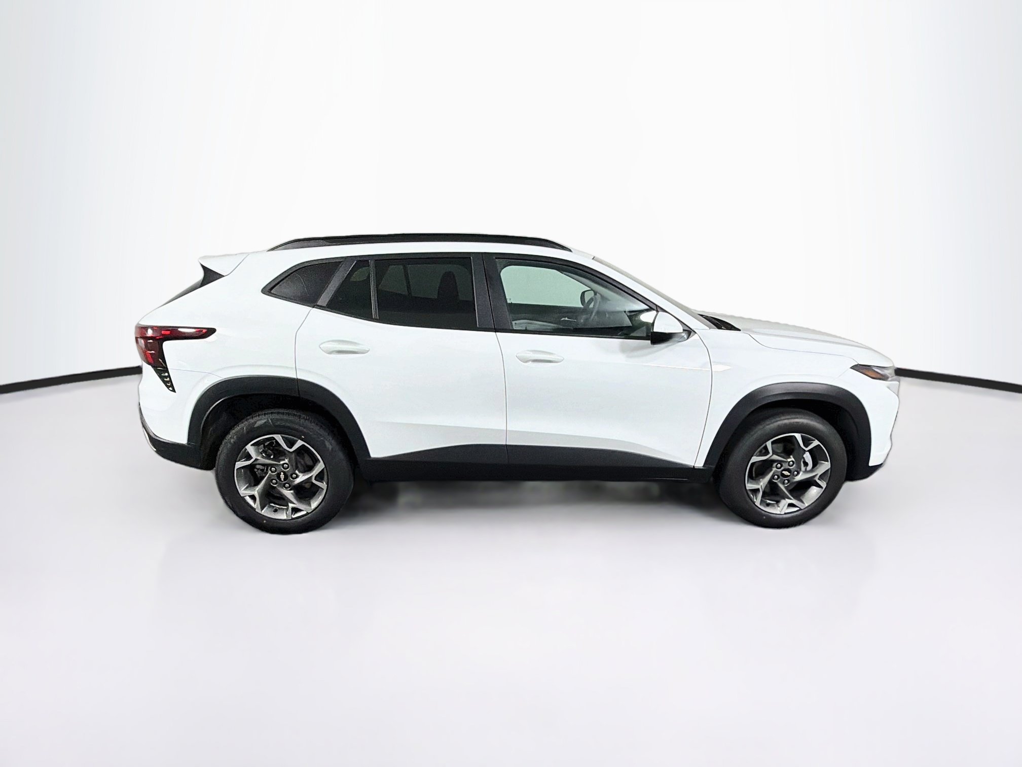 Used 2025 Chevrolet Trax LT FWD image 10