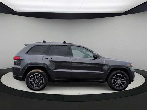 Used 2017 Jeep Grand Cherokee Trailhawk AWD/4WD image 9