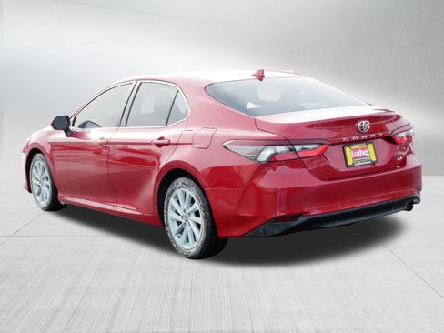 Used 2023 Toyota Camry LE image 5