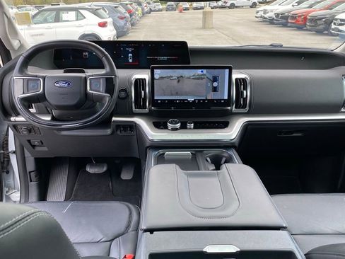 Used 2025 Ford Expedition Platinum AWD/4WD image 31