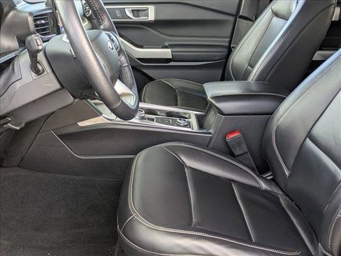 Used 2021 Ford Explorer XLT w/ Equipment Group 202A image 16