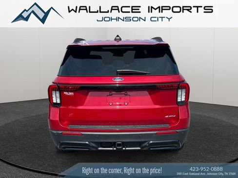 Used 2025 Ford Explorer ST-Line w/ ST-Line Street Pack AWD/4WD image 4