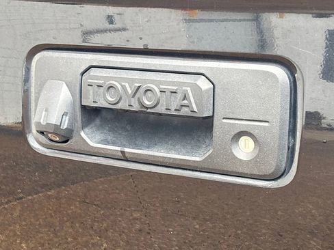 Used 2017 Toyota Tacoma TRD Off-Road w/ Tow Package (A/T) image 29