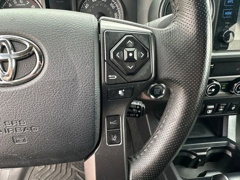 Used 2018 Toyota Tacoma TRD Sport AWD/4WD image 20