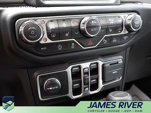 Used 2023 Jeep Gladiator Overland AWD/4WD image 36